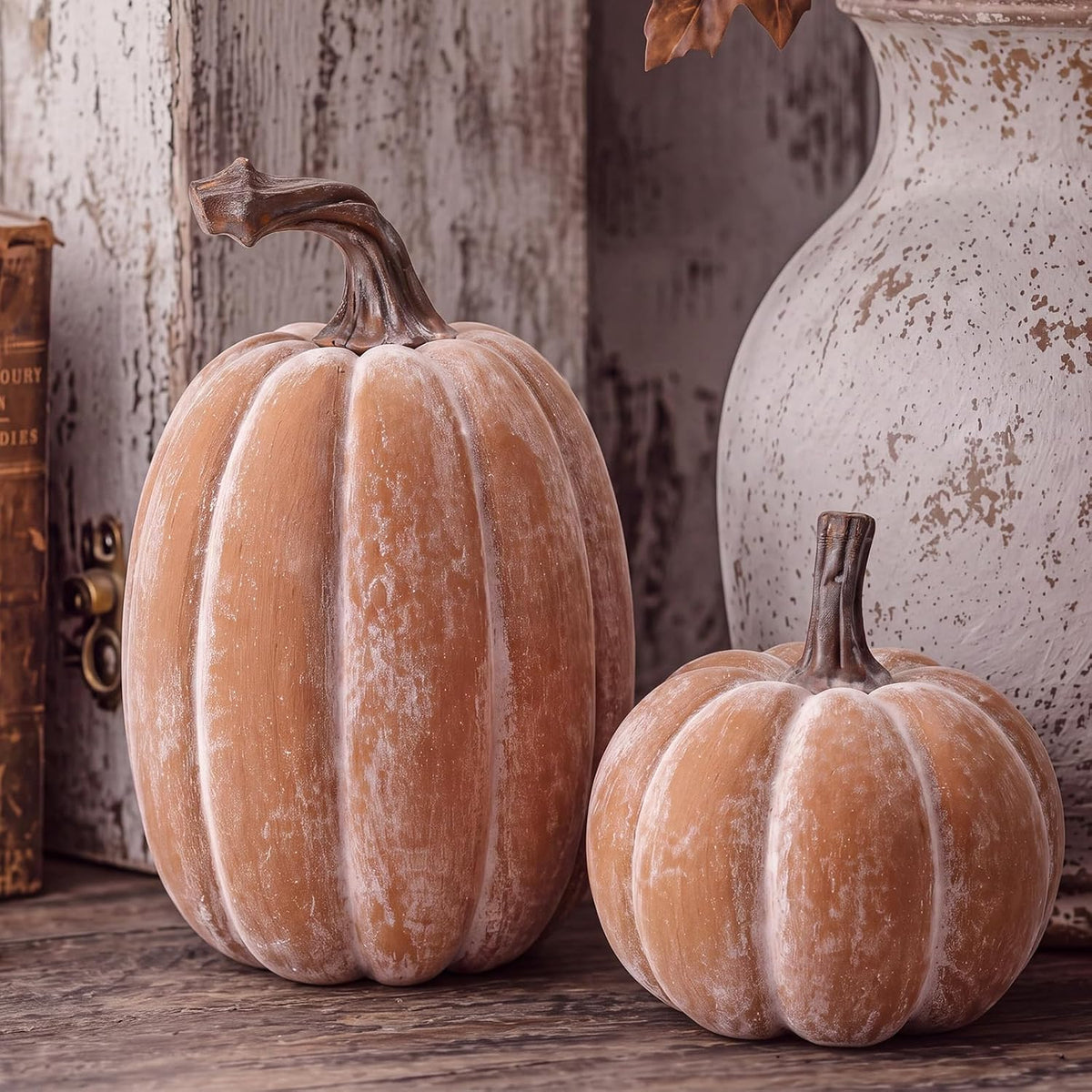RattanView 2 Pcs Artificial Dark Terracotta Fall Pumpkin Hand Finished Fake Pumpkin Resin Rustic Aged Statue Table Centerpiece Decor for Thanksgiving Halloween Autumn Harvest Farmhouse Kitchen Mantel